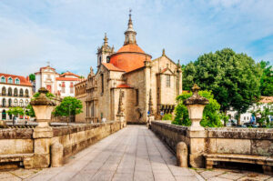 ENTRE O ROMÂNICO E O VINHO VERDE – 4 DIAS